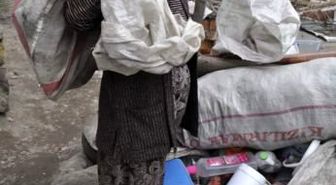 Yağmur Suyu ile Temizlik Yapıyor