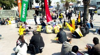 Ayvalık'ta Öğretmenler Bu Kez Oturma Eylemi Yaptı