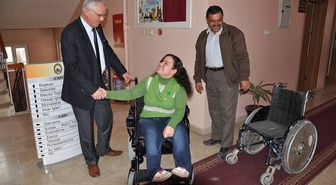 Göreme'de Özürlü Vatandaşa Tekerlekli Sandalye Verildi