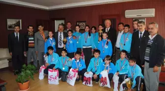 Karaçulha Belediyesi'nden Öğrencilere Anlamlı Ödül