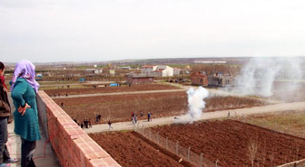 Göstericinin Polise Atmak İstediği Bomba Elinde Böyle Patladı