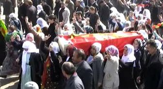 Kadın PKK'lının Cenazesini Kadınlar Taşıdı