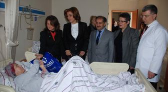 Vali Topaca'nın Eşi Sevim Topaca, Kanser Hastalarını Ziyaret Etti