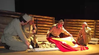 'Son Karakol Çanakkale' Oyunu Velileri Duygulandırdı