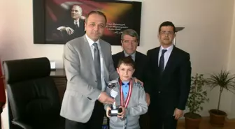 Osmancık Milli Eğitim Müdürlüğü'nden Başarılı Öğrencilere Ödül