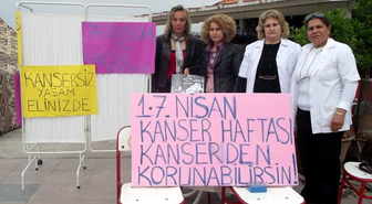 Ayvalık'ta Kanser İçin Stant Kurdular