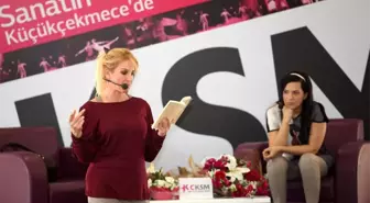 Yeşim Salkım Çocuklarla Şarkı Söyledi