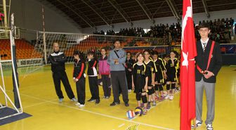 Akhisar'da Kız Voleybol Turnuvası Başladı