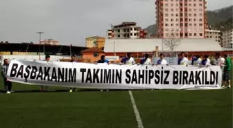 'Başbakanım Takımın Sahipsiz Bırakıldı' Pankartı ile Sahaya Çıktılar