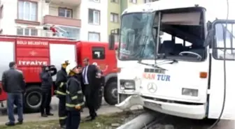 Bolu'da İşçi Servisi Direğe Çarptı: 5 Yaralı