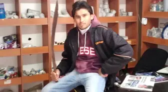 Yamaç Paraşütçüsü Düştüğü Yerde Tarihi Kılıç Buldu