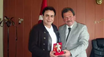 Körfez'in İmparatoruna Plaket