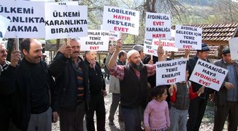 'Hes Yapılsın' Diye Pankart Açtılar