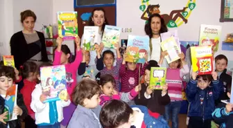 Öğrenciler, Oyuncaklarını ve Kitaplarını Paylaştılar