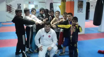 Boksörler Bahar Kupası İçin Ringe Çıktı