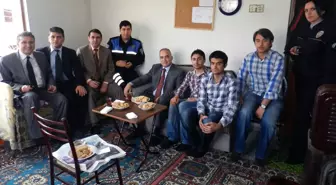 Emniyet'ten Üniversite Öğrencilerine Çat-Kapı Ziyaret