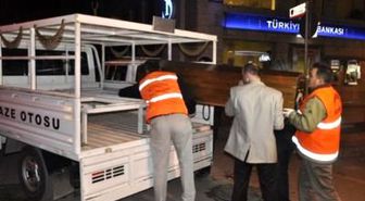 Karısının Kalbine Bıçak Sapladı