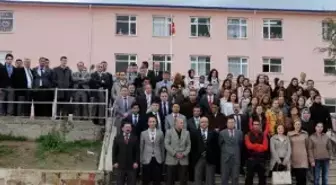 Servis Şöförlerinden, Okul Bahçesinde Öğretmene Dayak