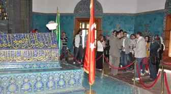 Yeşil Türbe'nin Kapısı Koruma Altına Alınsın