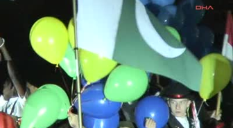 Dünya Barışı İçin Gökyüzüne Bin Işıklı Balon Bırakıldı