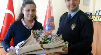 İlköğretim Öğrencisi Emniyet Müdürü Okumuş'un Koltuğuna Oturdu