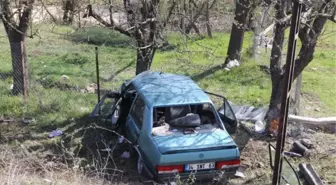 Otomobil Yoldan Çıkıp Ağaca Çarptı: 1 Ölü, 4 Yaralı