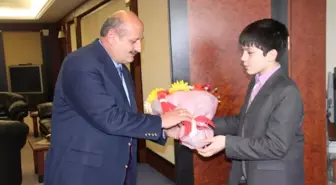 Rize Belediye Başkanı Bakırcı'ya İstiklal İlköğretim Okulu Öğretmen ve Öğrencilerinden 23 Nisan...