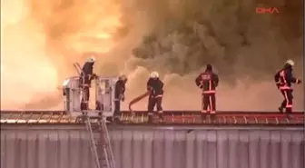 Bakırköy'de Tekstil Fabrikasının Deposunda Çıkan Yangın