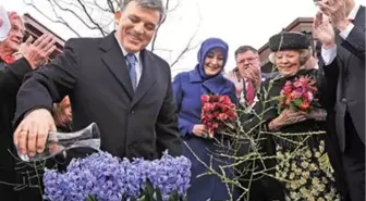 Cumhurbaşkanı Gül, Amsterdam Müzesi'nde Onuruna Hazırlanan Lale Bahçesini Gezdi