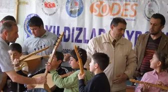 Kağızman Polisi, Öğrencilere Saz Hediye Etti