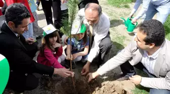 Bursagaz Eğitim Gönüllüleri Okulları Ağaçlandırıyor