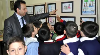 Kütüphane Müdüründen Karikatür Sergisi