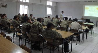 Aydın'da Er ve Erbaşlar Arıcılığı Öğreniyor