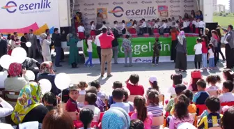 Esenlik, Minik Öğrencilere Diş Fırçası ve Macunu Dağıttı