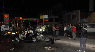 Otomobiliyle Bariyerlere Çarpan Garsonun Başı Koptu