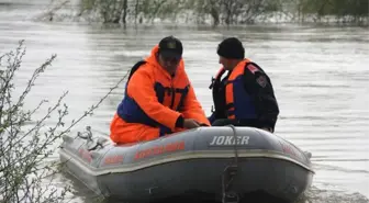 Traktörle Sakarya Nehri'ne Uçan Şahsın Cesedine Ulaşıldı