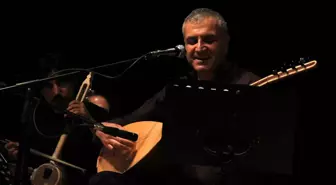 Nida Ateş Çsm'de Dostlarıyla Buluştu