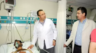 Vali Güvenç, Sınırda Vurulan Yaralıyı Ziyaret Etti