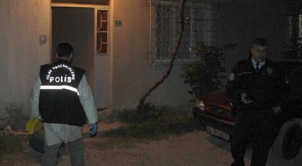 Eşinin Gözleri Önünde Tabancayla İntihara Kalkıştı