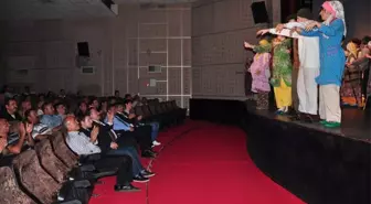 Mahkumlar 'Pişti' Oyunuyla Güldü