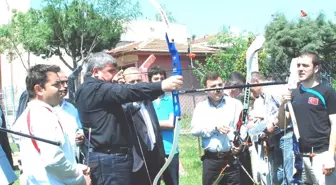 Protokolün Okçuluk Merakı