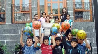 Kızının İsteği Hayatını Değiştirdi; Dışardan Orta ve Liseyi Bitirip Kitap Yazdı