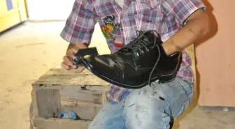 Ayakkabı Boyacılığı ile Okul Harçlığını Çıkartıyor