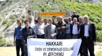 'Devrimci Gençlik Köprüsü'nün Tabelası Yeniden Asıldı