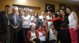 Özel Yıldızlıgüven Hastanesi Hemşireleri Voleybolda Şampiyon