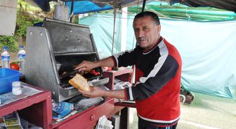 Eskiden Milli Güreşçiydi, Şimdi Köfteci
