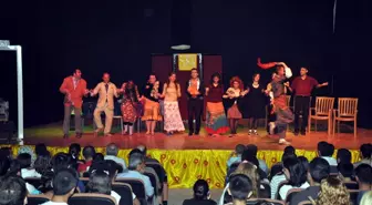 Nusaybin Eğitim-Sen Öğretmenlerinden Tiyatro Gösterisi