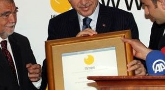 Erdoğan'a 'Son 10 Yılın Dünya Şahsiyeti' Ödülü Verildi (2)