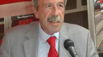 Manisa'da Traktör Sürücülerine Reflektör Dağıtıldı