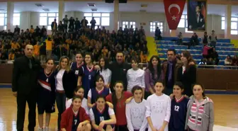 Nenehatun Kız Lisesi Babketbol Takımı Yarı Finallerde